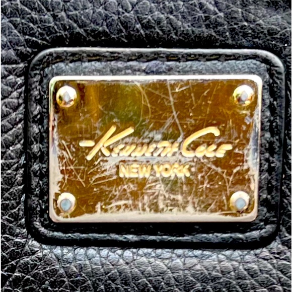 Kenneth Cole black zip around wallet - Picture 4 of 4